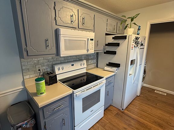 5th image of 301 Eggars Ct