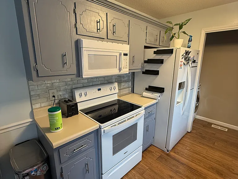301 Eggars Ct — Photo 5