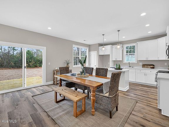 5th image of 9575 Lily Pond Court NE