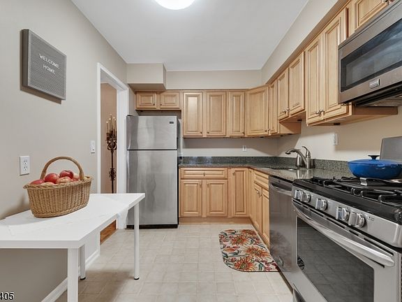 5th image of 363 Claremont Ave #C6304-4