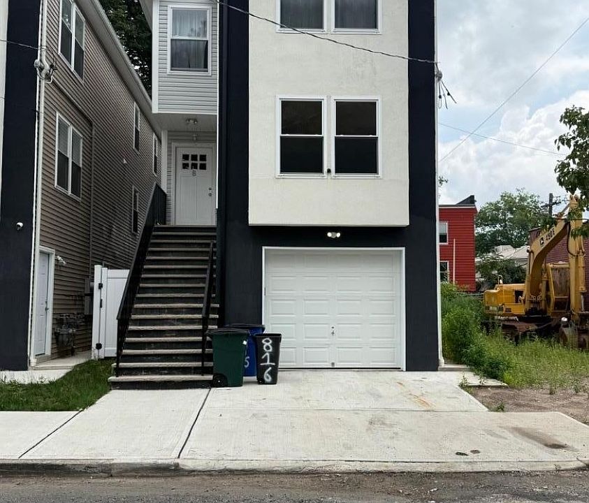 1st image of 816 S 15Th St