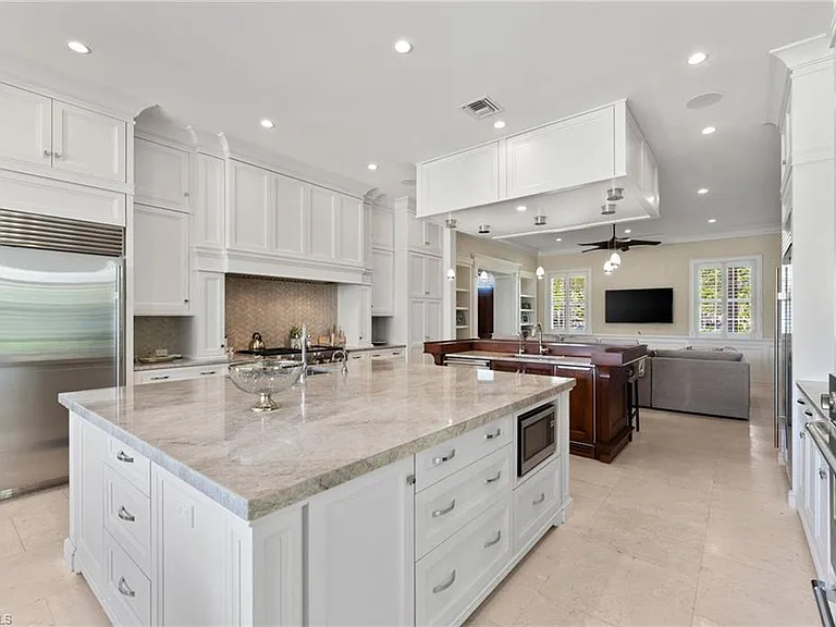 2325 Lantern Ln — Photo 16