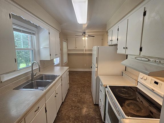 5th image of 3009 Dover Dr SW