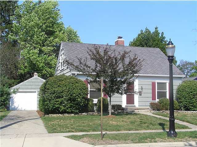 1st image of 821 E Linden St