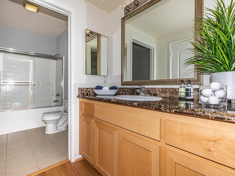 MODERN BATHROOM