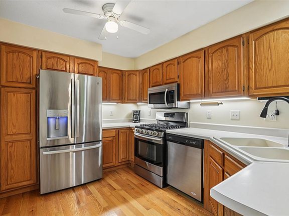 5th image of 3945 Spring St NE