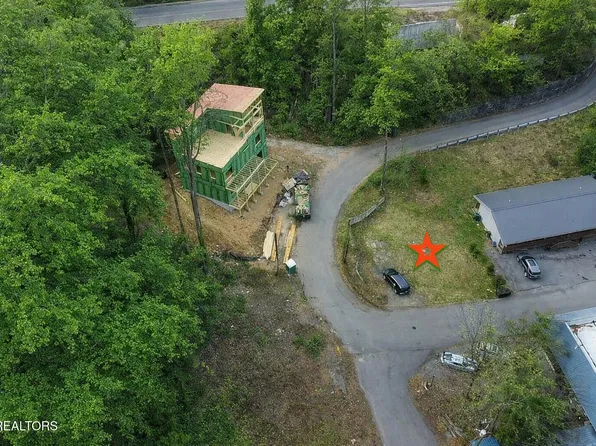 322 Circle Dr, Gatlinburg, TN 37738