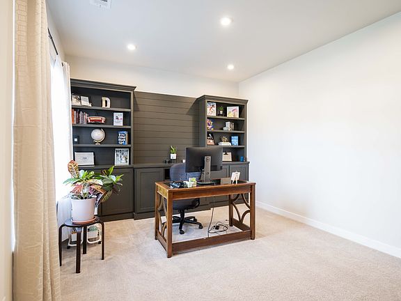3rd image of 609 Eagle Rock Pl