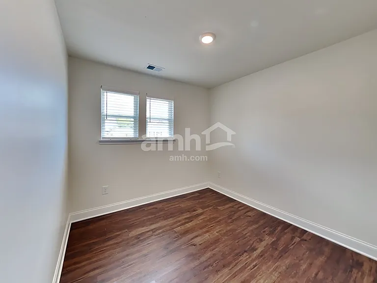 769 Carnaby Ln — Photo 10