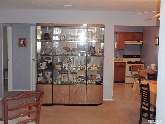 3rd image of 90 Cambridge Dr W