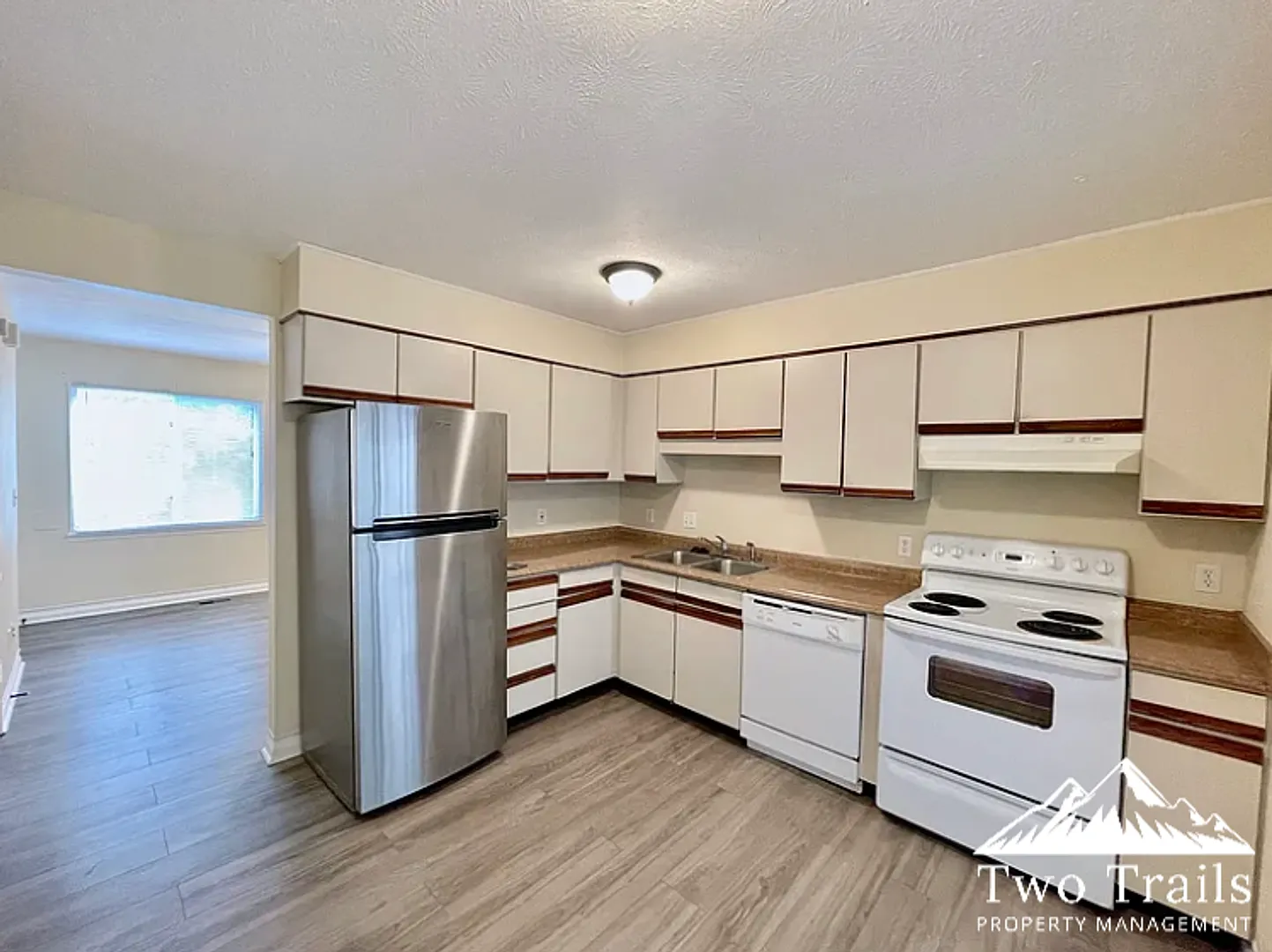 2 Bed/1.5 Lower Level Condo — Photo 2