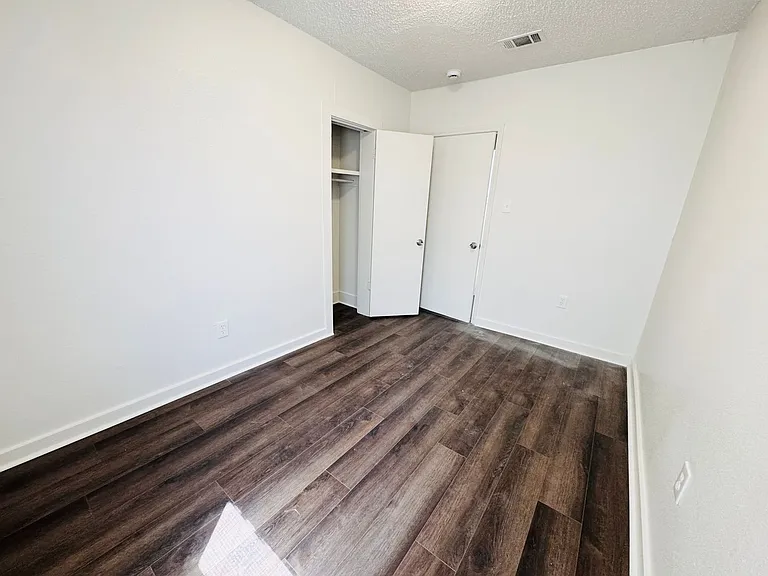 2127 N 71st Ave — Photo 19