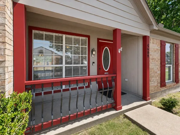 4609 Feathercrest Dr, Fort Worth, TX 76137