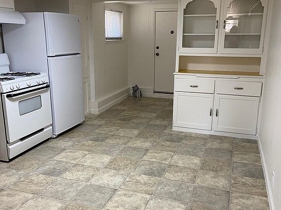 5th image of 215 Aspen Ave APT A