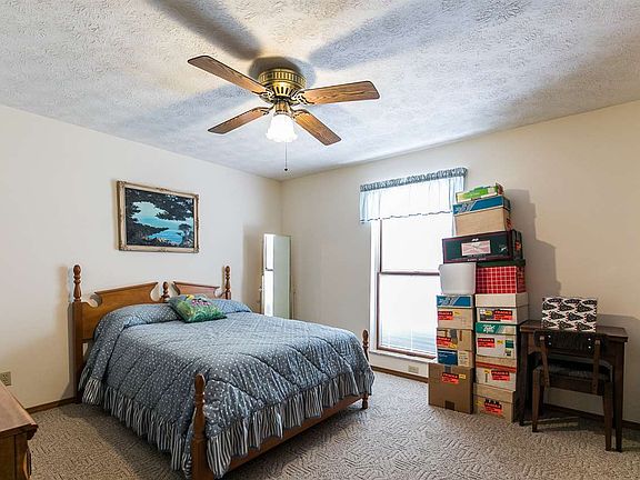4th image of 2020 Holloway Dr