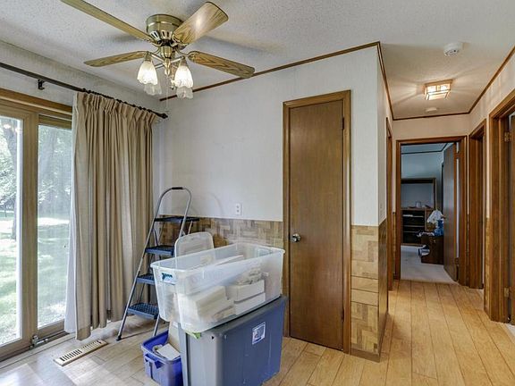 3rd image of 12917 Penn Ave S