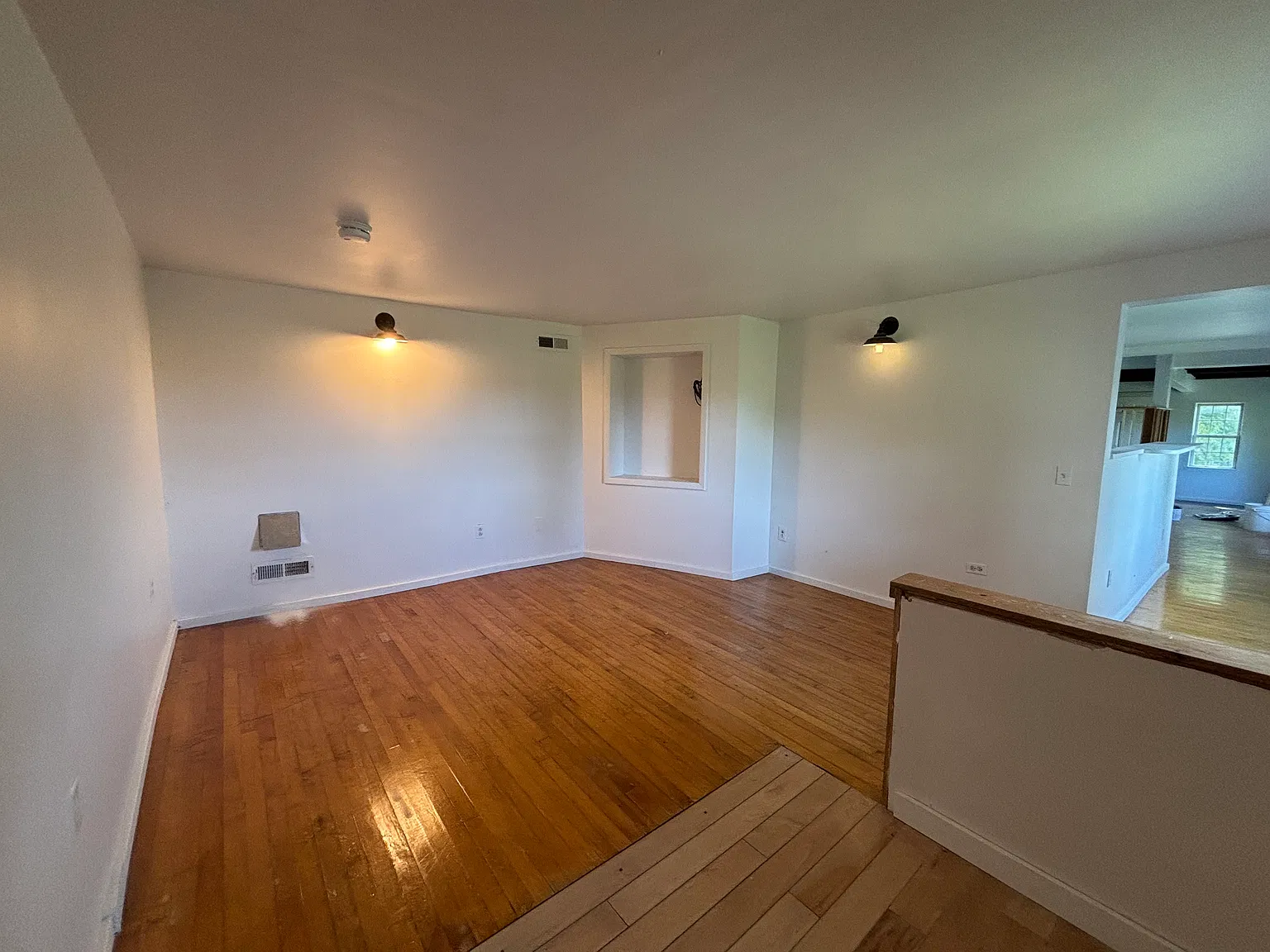 4 bed, 2.5 bath, 2000 sqft, $3,000 — Photo 2