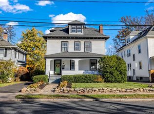 24 Quaker Ln N, West Hartford, CT 06119