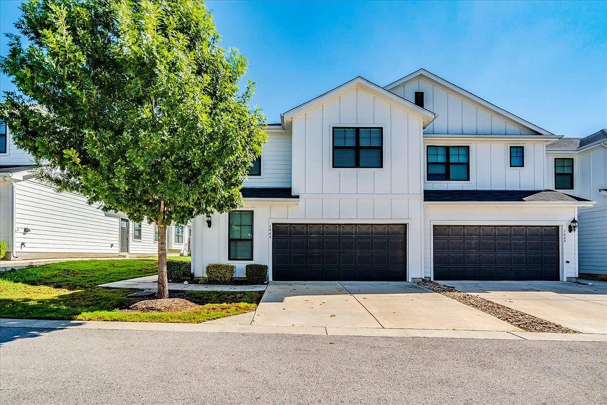 4 bed, 2.5 bath, 2108 sqft, $1,995 — Photo 2
