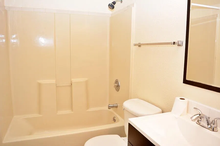 2 bed, 800 sqft, $2,100 — Photo 3