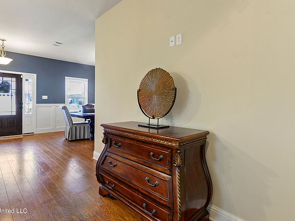 3rd image of 14021 Fox Hill Dr