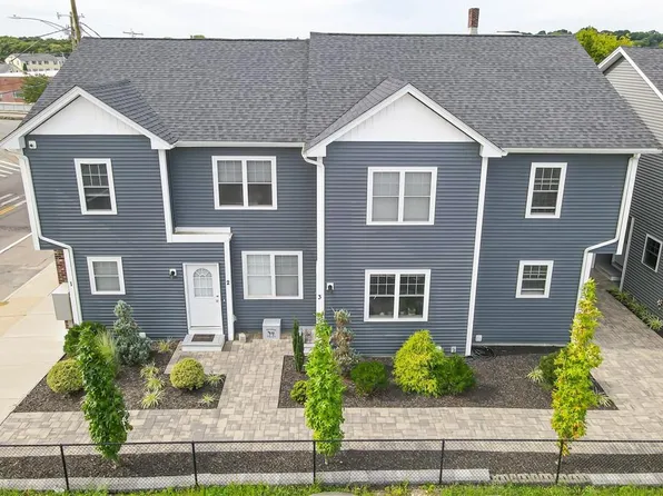 69 Washington St #4, West Warwick, RI 02893