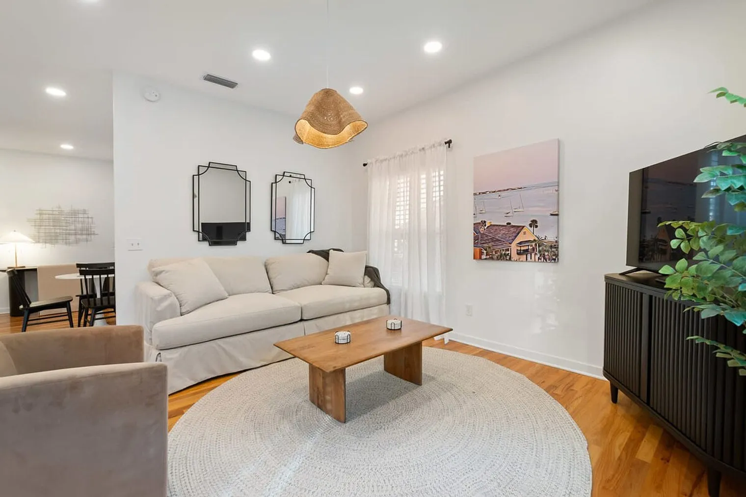 1 bed, 1.0 bath, 592 sqft, $4,113 — Photo 1