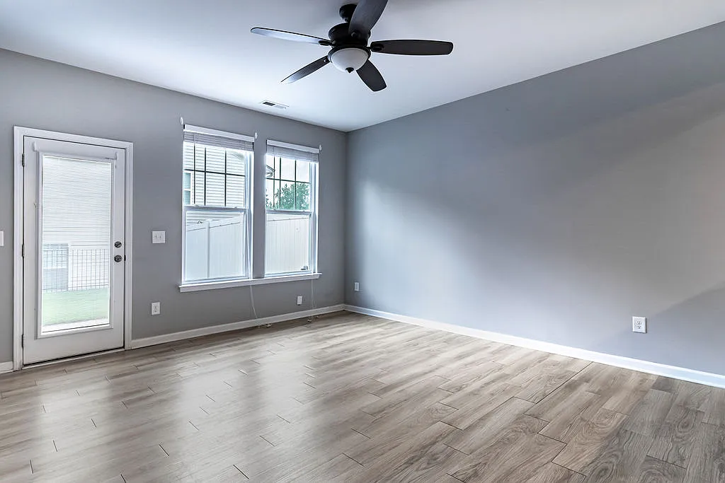 3 bed, 2.5 bath, 1500 sqft, $1,800 — Photo 3