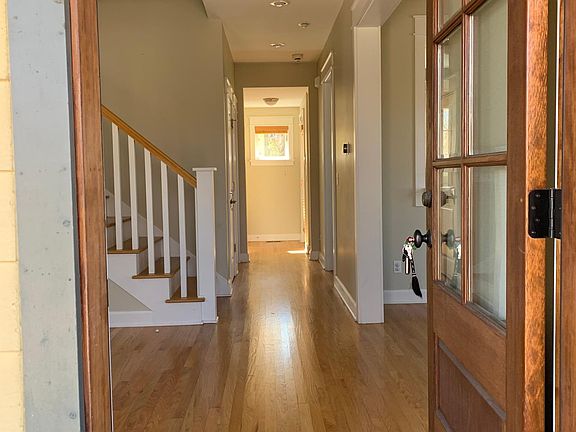 2nd image of 524 E Grimes Ln