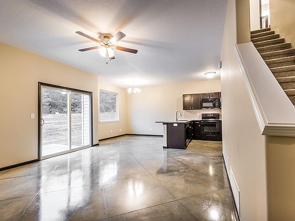 3rd image of 1425 Paddington Cir