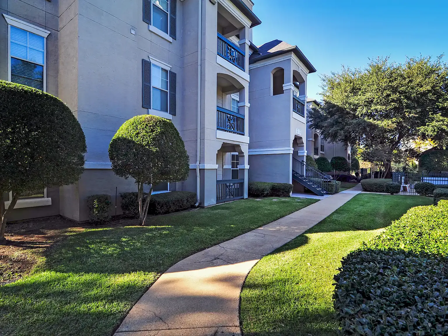 LaCrosse Apartments and Carriage Homes — Photo 4