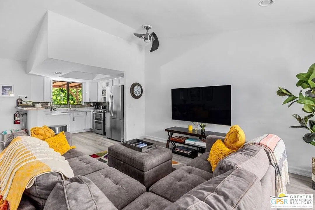 3 bed, 2.0 bath, 1391 sqft, $8,150 — Photo 2
