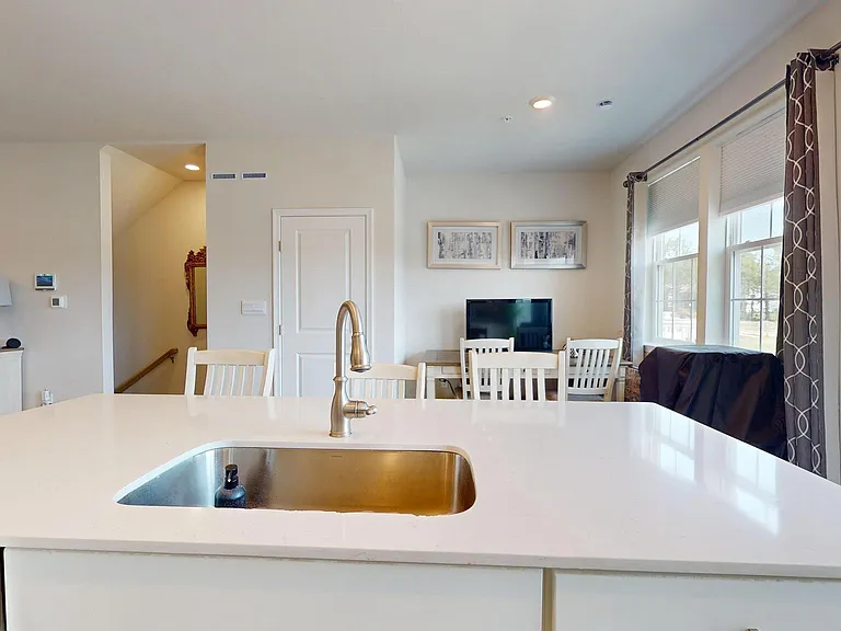 178 Bell Ct — Photo 8