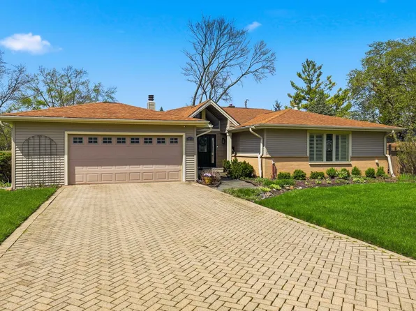 1002 Huber Ln, Glenview, IL 60025