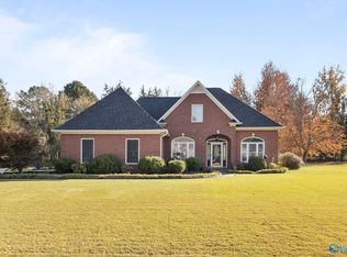 49 Creek Meadow Dr, Decatur, AL 35603