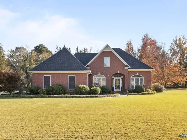 49 Creek Meadow Dr, Decatur, AL 35603