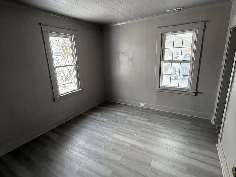 2526 White St — Photo 5