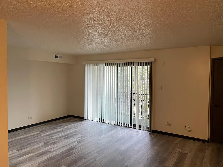 604 Sibley Blvd #3E — Photo 2
