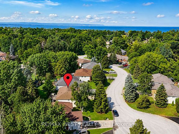 2nd image of 11 Bay Ct