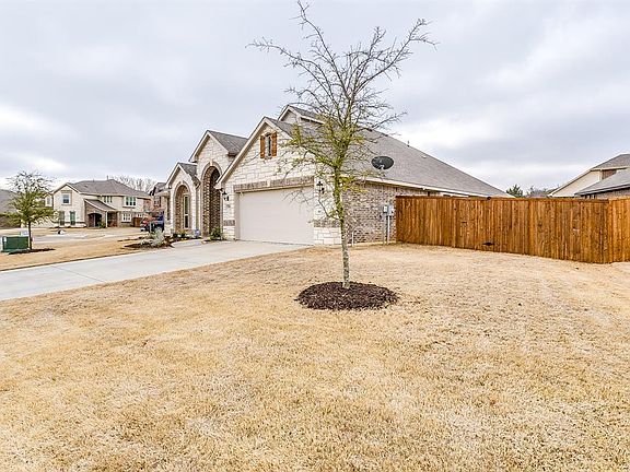 3rd image of 1308 Senna Dr