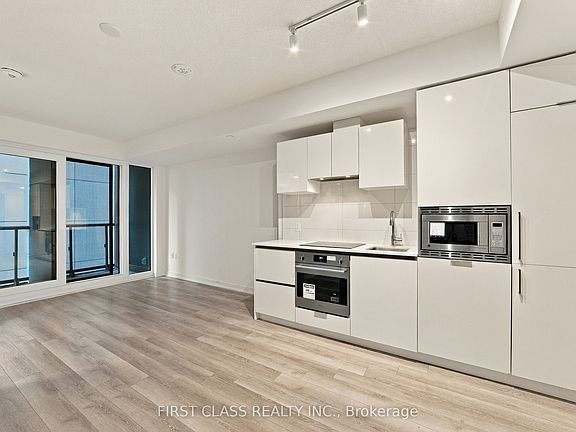 5th image of 238 Simcoe St #401