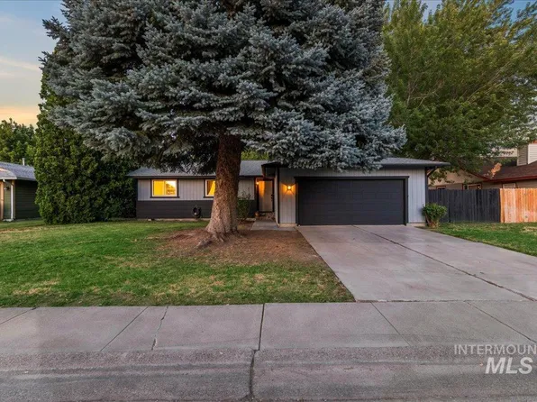 830 S Haskett St, Mountain Home, ID 83647