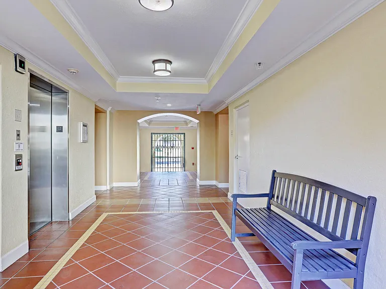 630 Sapodilla Ave #321 — Photo 4