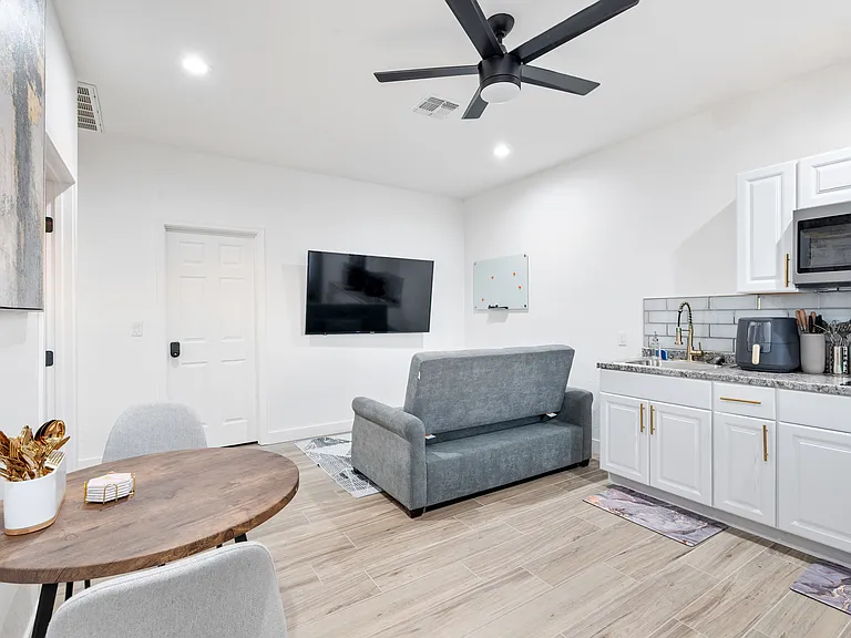 2750 W Pima St #B — Photo 15