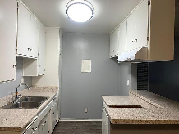 4th image of 15205 S Raymond Ave APT 1