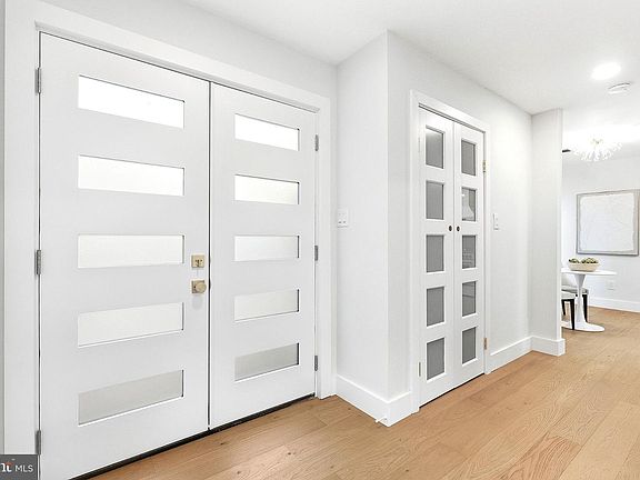 3rd image of 1106 N Howard St