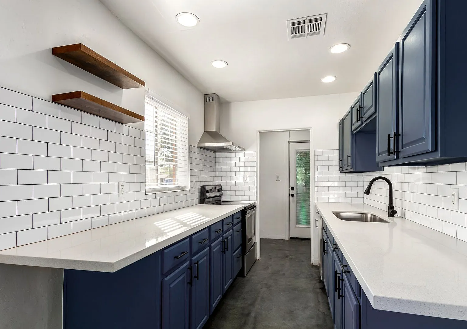 2452 E. Amelia Ave. — Photo 3