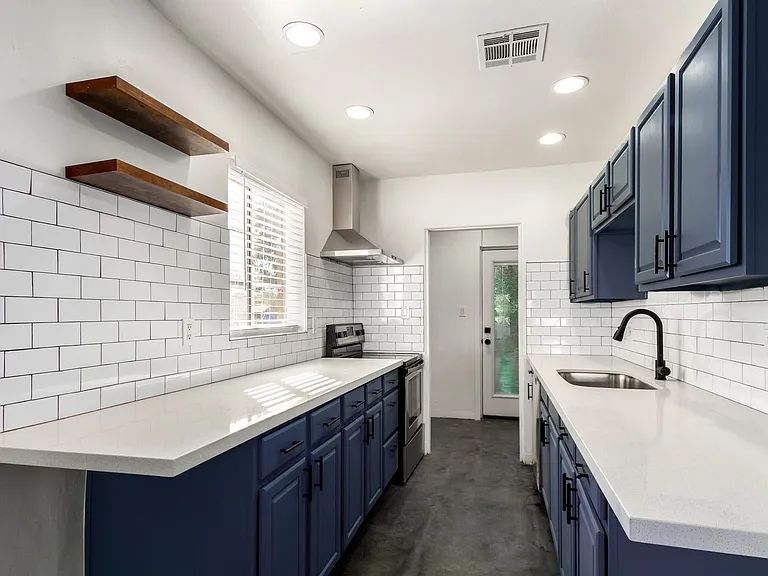 2452 E. Amelia Ave. — Photo 21
