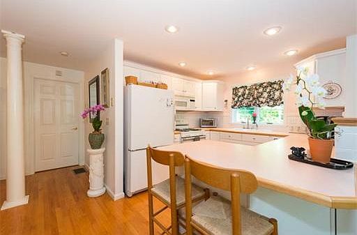 3rd image of 23 Everett Dr