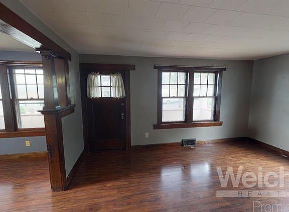5th image of 212 Elm St
